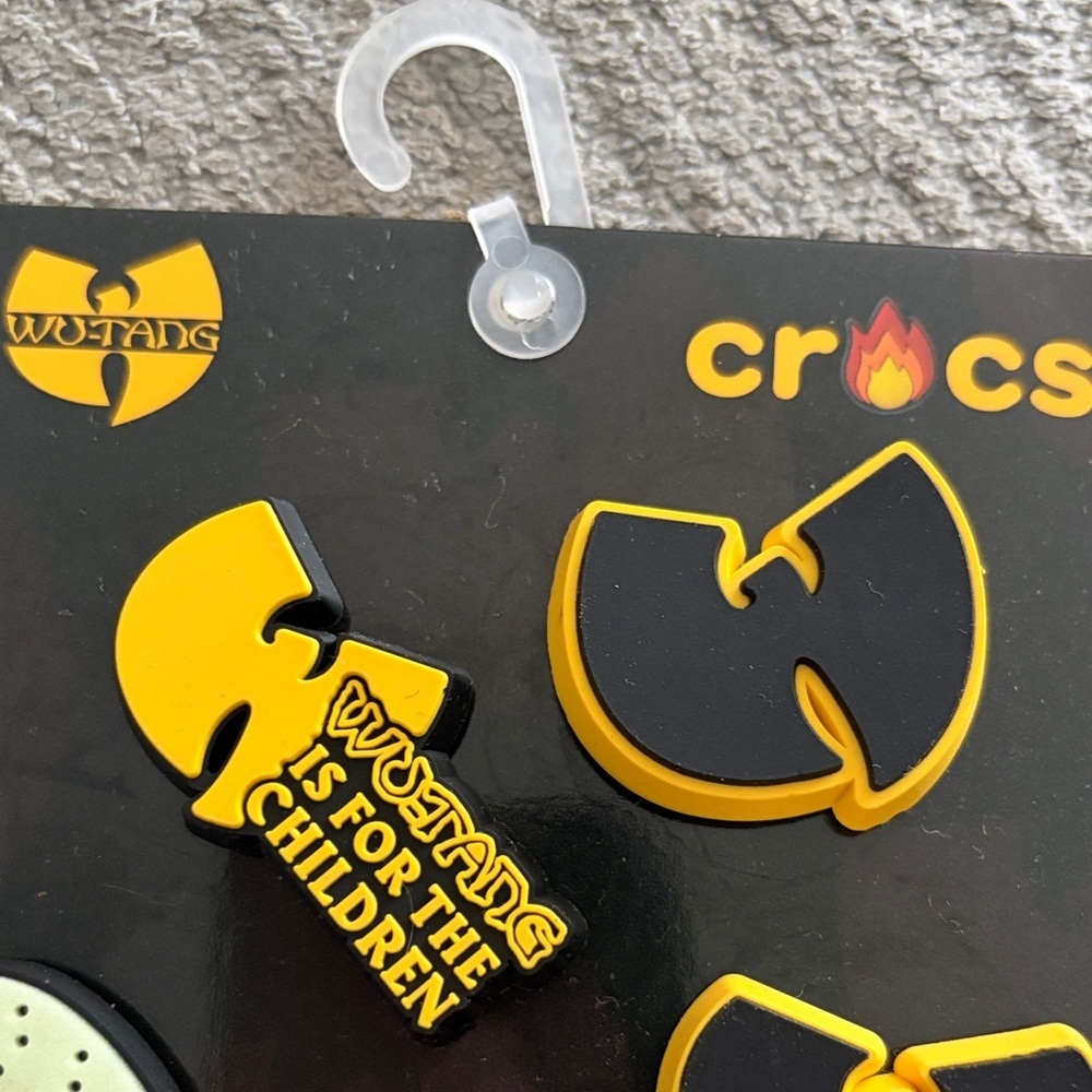 CROCS Wu-Tang Black and Yellow Jibbitz Set - Picture 2 of 4